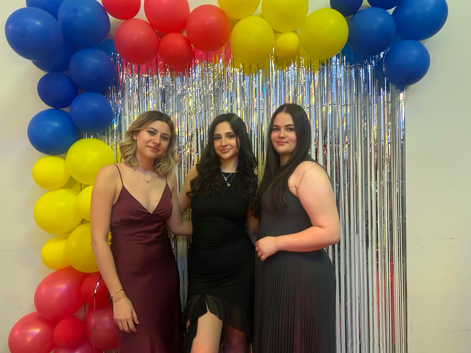 Romanian Bal 2026 — Three Friends, Tricolor Arch